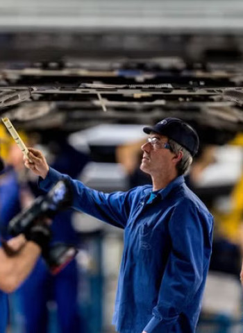 年薪380萬高薪職缺無人應徵，福特Ford執行長直指美國製造業藍領人才斷層與汽車維修技師荒