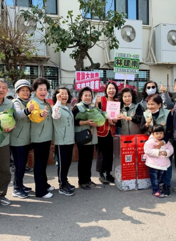 捐發票送高麗菜暖心活動：林建南與民間團體完成三場公益活動助農民過好年