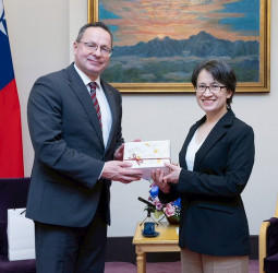 面對國際局勢變化挑戰　蕭美琴副總統與中北歐國會議員訪團深化理念相近的夥伴合作