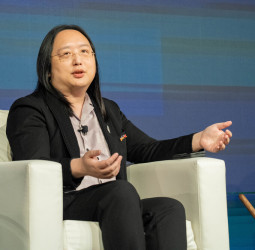 唐鳳推動數位遷徙自由成焦點　臺灣打造跨平台、跨邊界新世代數位治理架構　中正大學企管系系主任黃正魁教授指出這已是全球數位政策新趨勢