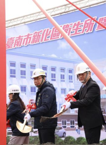 臺南市長黃偉哲主持臺南新化舊果菜市場改建衛生所暨衛福園區動土　全齡共融照護服務新據點啟動