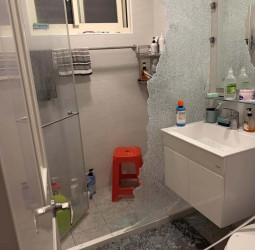 浴室玻璃門爆裂事故頻發　專家強調防爆膜對強化玻璃潛藏風險的重要性