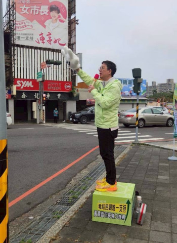 林建南重返選戰力拚民進黨臺南第8選區初選　走上街頭勤跑基層爭取支持