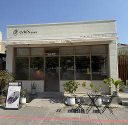 嘉義必喝咖啡館｜Evie's Café 伊米咖啡森林系設計與專業烘豆、手沖咖啡魅力大公開