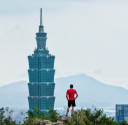 市場如何突圍？GAMA創辦人從美國野外攀岩好手Alex Honnold挑戰101談市場品牌定位三大真相