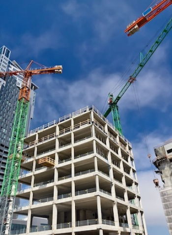 房市核彈來襲！土方之亂失控　土方清運新制重創全臺建商　停工潮下哀號會完蛋