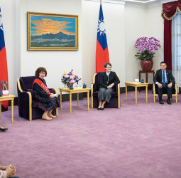 第30屆志願服務楷模金駝獎得獎人受表揚　蕭美琴副總統讚揚志工凝聚社會溫暖力量