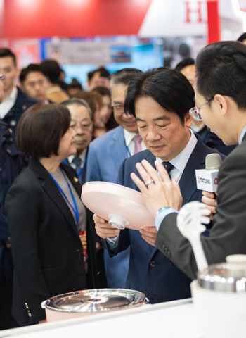 2026電器年終展開幕　賴清德總統讚揚業界挺身投入災後重建，並加速節能與淨零轉型
