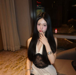 嚴凱泰千金公開IG掀話題　嚴珮瑜火辣照曝光，名媛生活與賓利座駕、非自家車成焦點