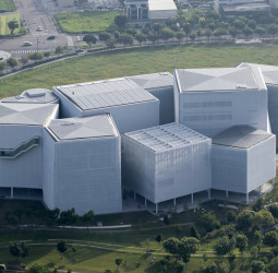 台中綠美圖正式啟用成為世界級地標，台中市長盧秀燕攜手台中爵士音樂節打造藝術文化之都，吸引百萬人潮