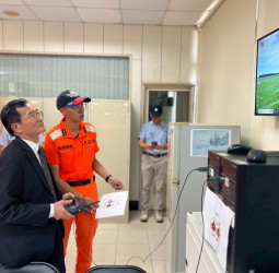 張忠龍署長、許靜芝副署長成功取得無人機證照，海巡署首長以身作則貫徹人人皆飛手政策