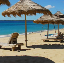 墾丁觀光跌破警戒線！十年人潮蒸發623萬　福容大飯店停業整修、風華渡假酒店搶進市場