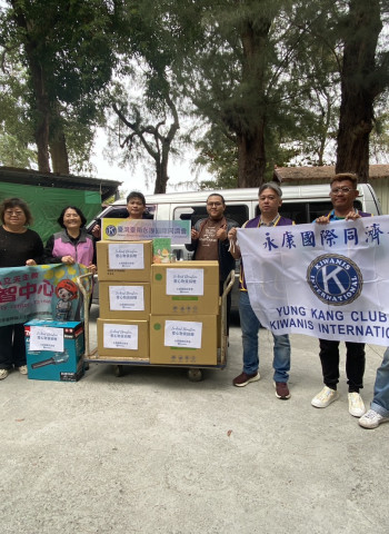 國際同濟會永康同濟會落實社會責任，透過公益捐贈活動將衛生紙、清潔劑及消毒用品捐贈給瑞復益智中心，關懷弱勢