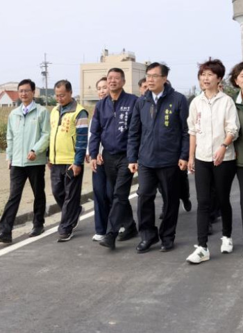 臺南農水路7年改善長度達4.7條高速公路，臺南市長黃偉哲邀中央視察，爭取支持基層建設