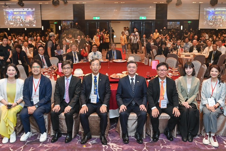 行政院長卓榮泰出席臺北會計師節慶祝聯歡晚會　肯定會計師專業把關助攻臺灣經濟與永續發展