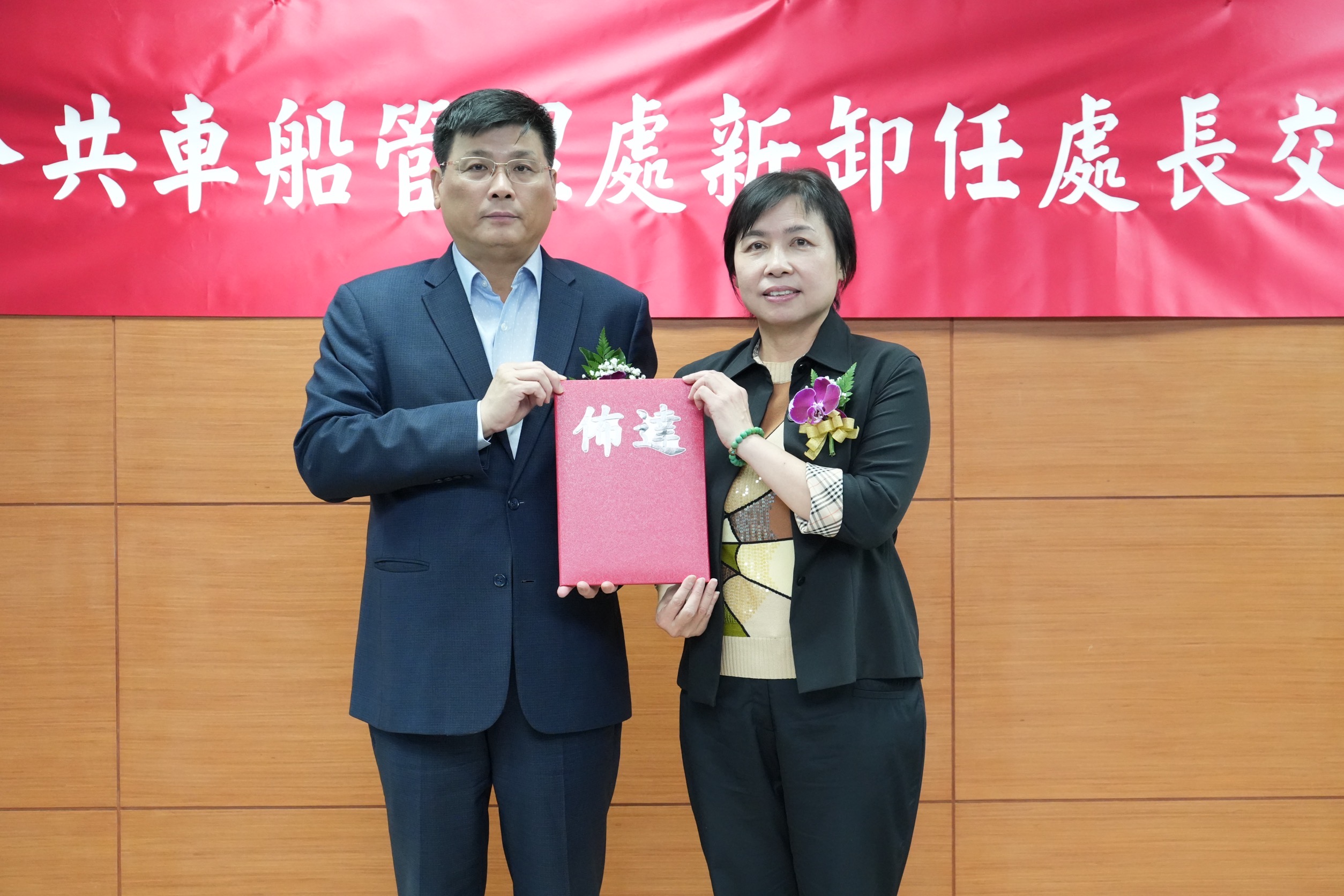 澎縣府車船處新舊任處長交接　陳韻如接棒強化公車與交通船服務