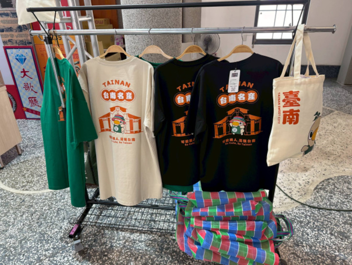 臺南菜奇鴨授權商品熱賣掀IP商機 夜奇鴨玩偶接棒登場打造萌鴨經濟