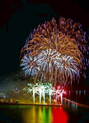 2026澎湖花火節吉貝離島場落幕　300架無人機結合石滬與目斗嶼燈塔點亮北海夜空