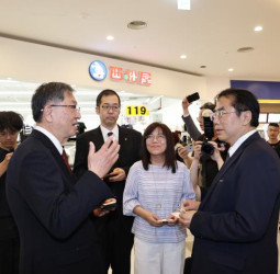 臺南市長黃偉哲視察三井OUTLET二期試營運　日本西松屋首選臺南布局消費潛力