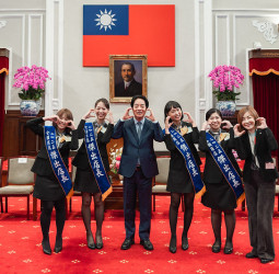 賴清德總統接見第28屆全國商店傑出店長　鼓勵服務業善用AI應用並培育人才，促進產業轉型與競爭力