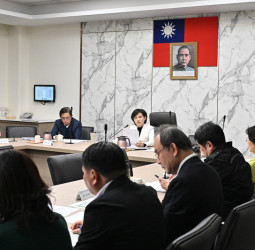 鄭麗君副院長主持穩定物價小組臨時會報 提出五項措施穩定物價並確保民生物價穩定